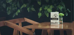 简约书桌海报背景高清