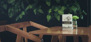 简约书桌海报背景高清