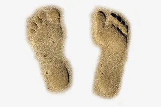 漂亮的沙滩脚印免抠