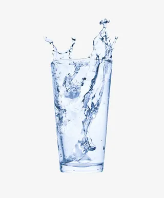 蓝色溅起的苏打气泡水实物免抠