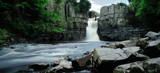 高山瀑布海报背景高清