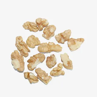 一堆凌乱的核桃仁设计免抠