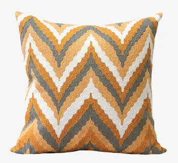 棕色折线的抱枕实物免抠