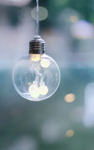 玻璃窗外的灯光和光斑免抠