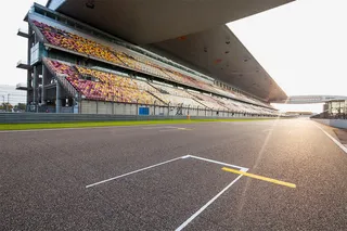 夕阳下的赛道免抠