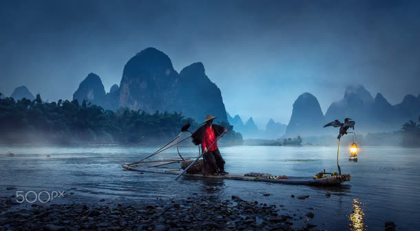 唯美山水水上渔夫海报背景