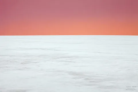 雪地白茫茫一片红色天空免抠