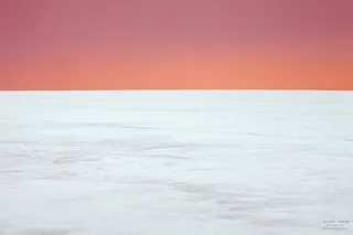 雪地白茫茫一片红色天空免抠