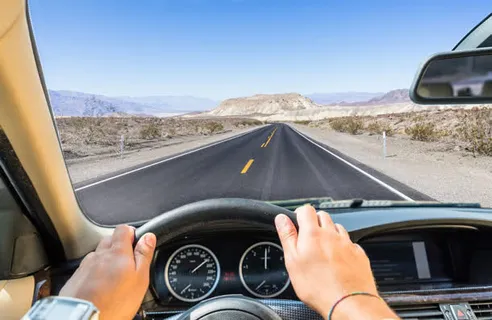 高清摄影开车的司机免抠