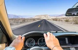 高清摄影开车的司机免抠