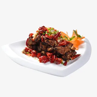 盘子里的炒菜香辣排骨免抠