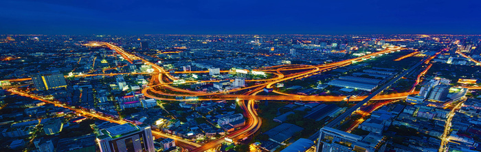 蓝色夜空黄色灯光跑道城市内景高清