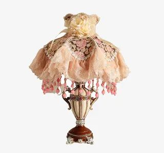 蕾丝碎花结婚灯光免抠