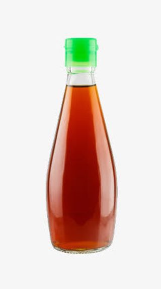 一小瓶盖好的食用油免抠