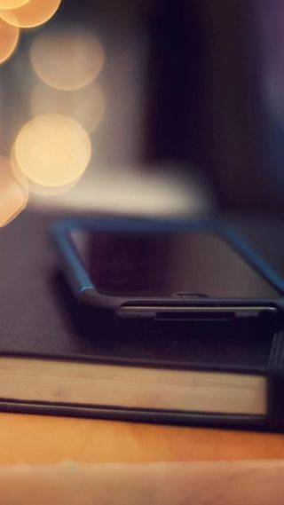 手机书本特写背景虚化摄影H5背景高清