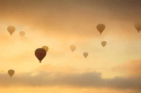 梦想昏黄天空热气球免抠