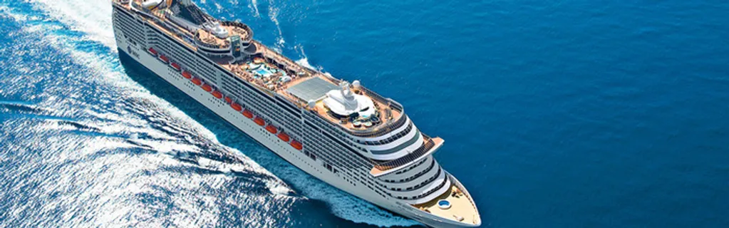 碧海行驶的船背景高清