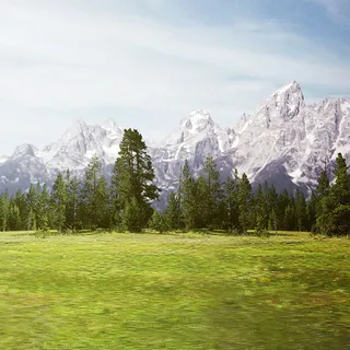 雪山草地主图背景素材高清