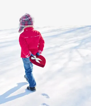 雪地的小女孩免抠