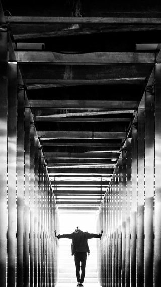 型男黑白艺术摄影H5背景高清