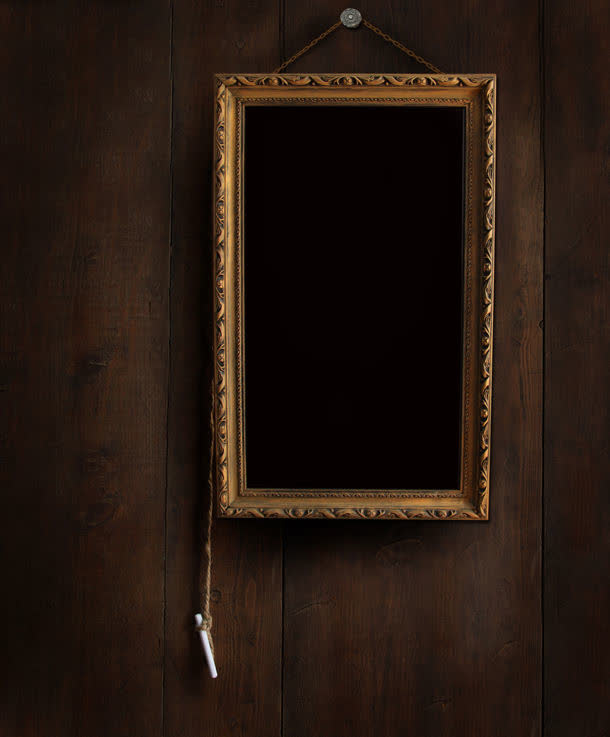 墙壁上的装饰画框免抠