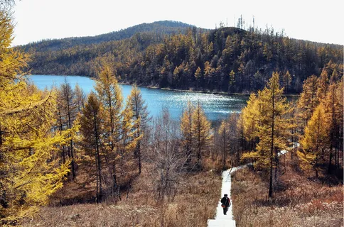 驼峰岭天池自然风光免抠