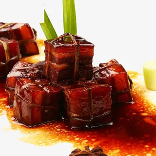 冒油的豆腐块状红烧肉免抠