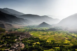 天空大山渲染效果背景素材图片