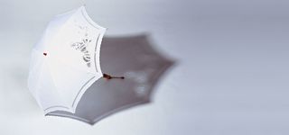 清新文艺夏日清爽白色遮阳伞防晒背景高清