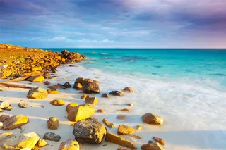 海边沙滩海报背景素材高清