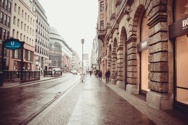 天空下外国风街道免抠