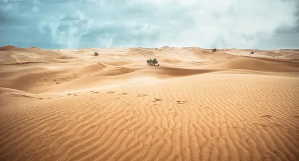 无边的沙漠黄色天空免抠 无边的沙漠黄色天空免抠