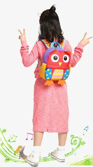 女孩背书包免抠