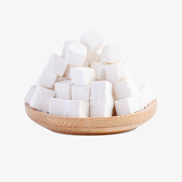 一碟白色的茯苓块图片免抠
