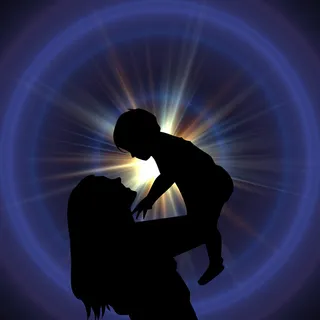 中国风妈妈和包包紫色炫光背景素材高清