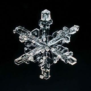 透明的冰晶雪花素材免抠