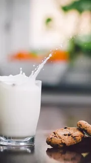 营养早餐牛奶饼干H5背景高清