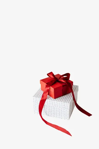 红色系丝带的礼盒免抠