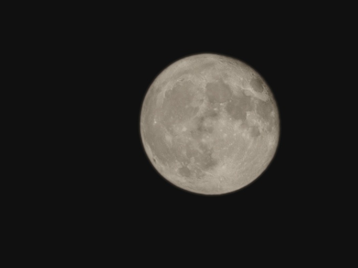 夜晚天上的圆月高清