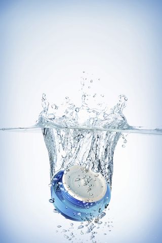 蓝色水润美白保湿护肤化妆品海报高清