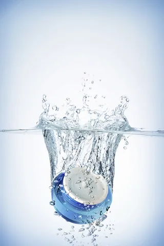 蓝色水润美白保湿护肤化妆品海报高清