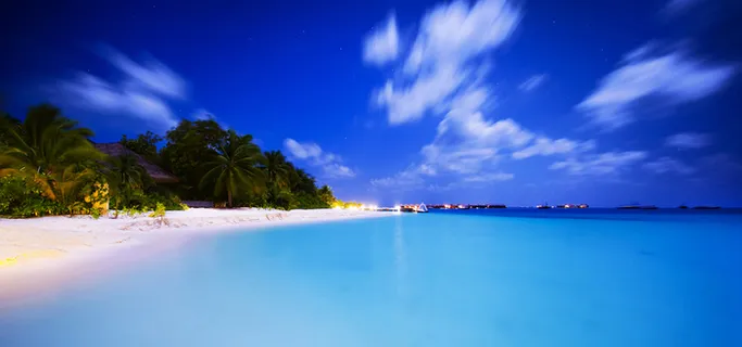 唯美大海沙滩摄影风景海报背景图高清