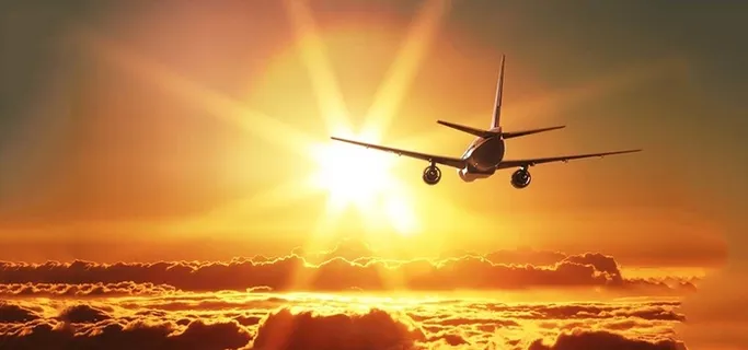 阳光下的飞行飞机高清