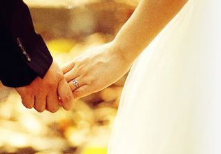 牵手的夫妻七夕情人节海报背景