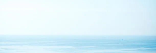 蓝色海面场景简约背景