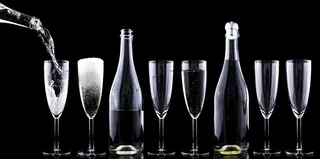 香槟敬酒黑色背景高清