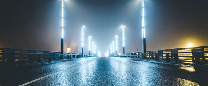 城市路面夜晚大气广告高清