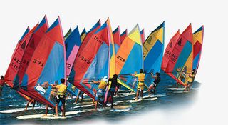 海上彩色帆船免抠