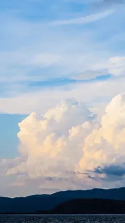 晴天白云,天空湛蓝湛蓝的高清 晴天白云,天空湛蓝湛蓝的高清