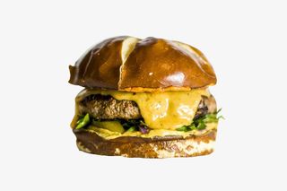 美味的牛肉汉堡包免抠